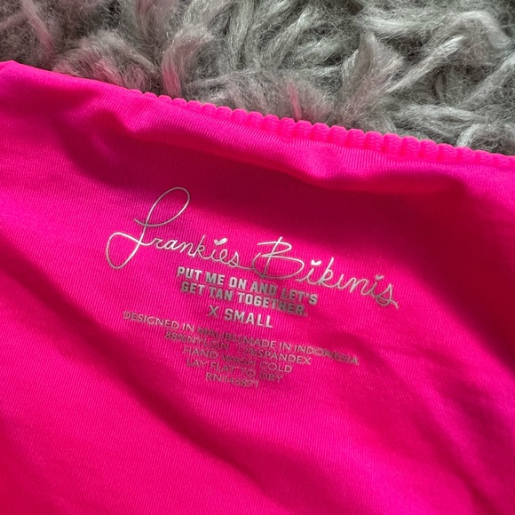 Frankie’s bikini - Picture 4 of 5